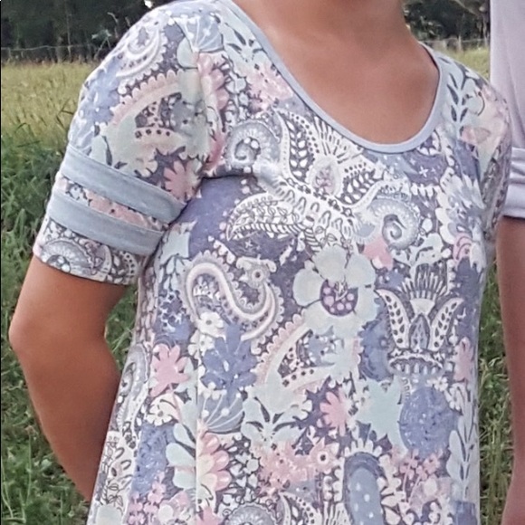 LuLaRoe XS Simply Comfortable Perfect T - Picture 5 of 17